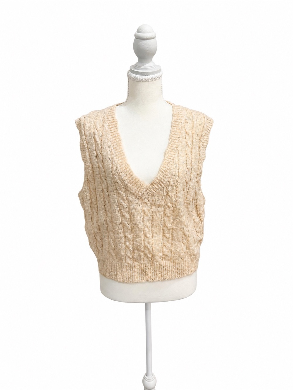 Le Lis Cream Cable Knit Sweater Vest Size Large Preppy Cottagecore